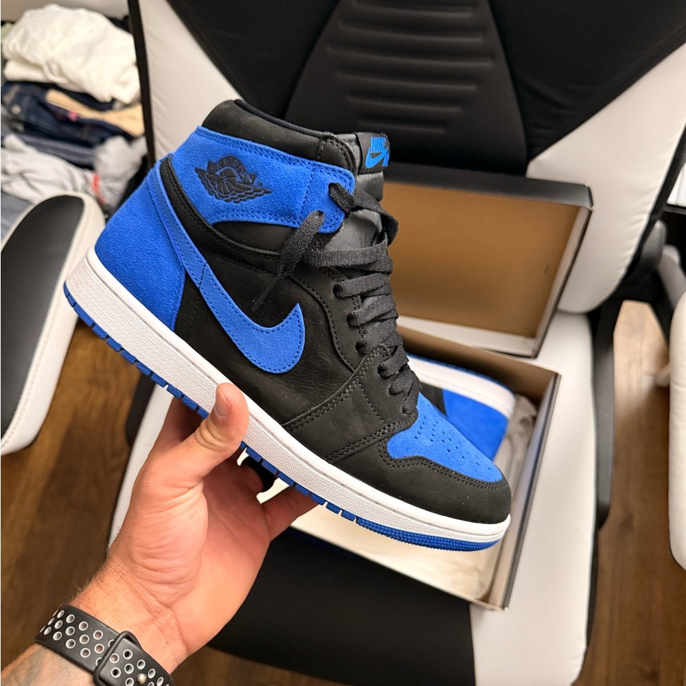 Jordan 1 Men's Black and Royal Blue Sneakers VNDS